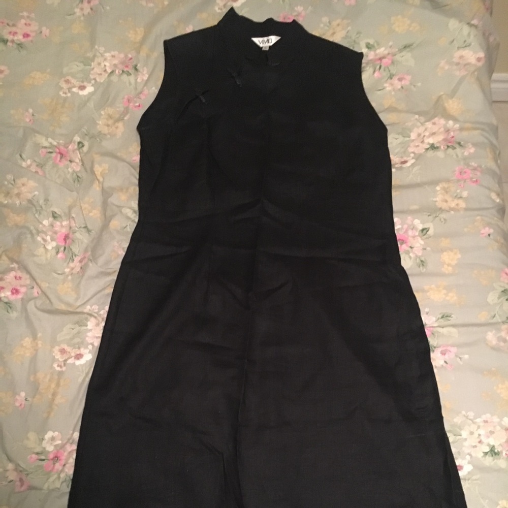 Classic Linen Dress w. Asian inspired knot closure detail in front - simply chic